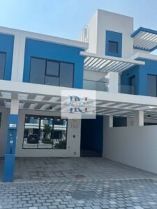 PRIME LOCATION | 5 BHK + MAID | IDEAL FOR FAMILY