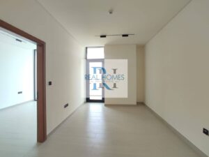 Pool View | Ready to Move | Fitted Kitchen |Bright