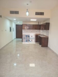 Specious Studio with Balcony! Pool & Gym